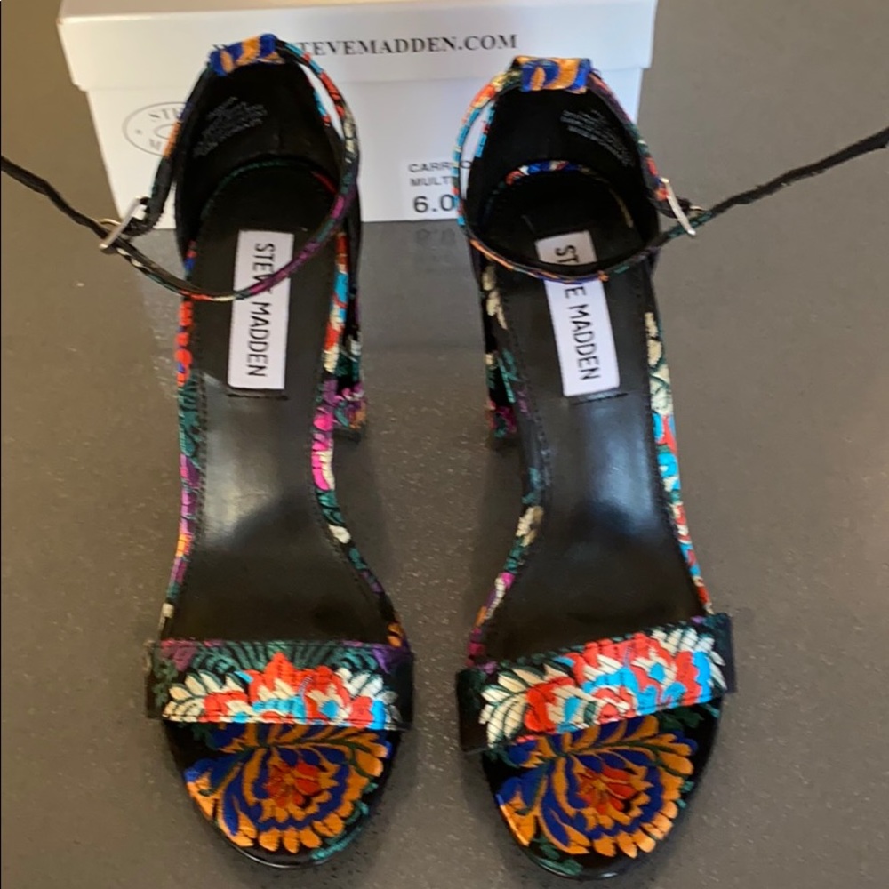 Steve Madden Carrson heels in multi brocade
